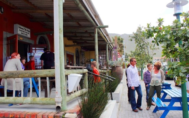 Habour Road offers a vast variety of shops, bistros and boutiques